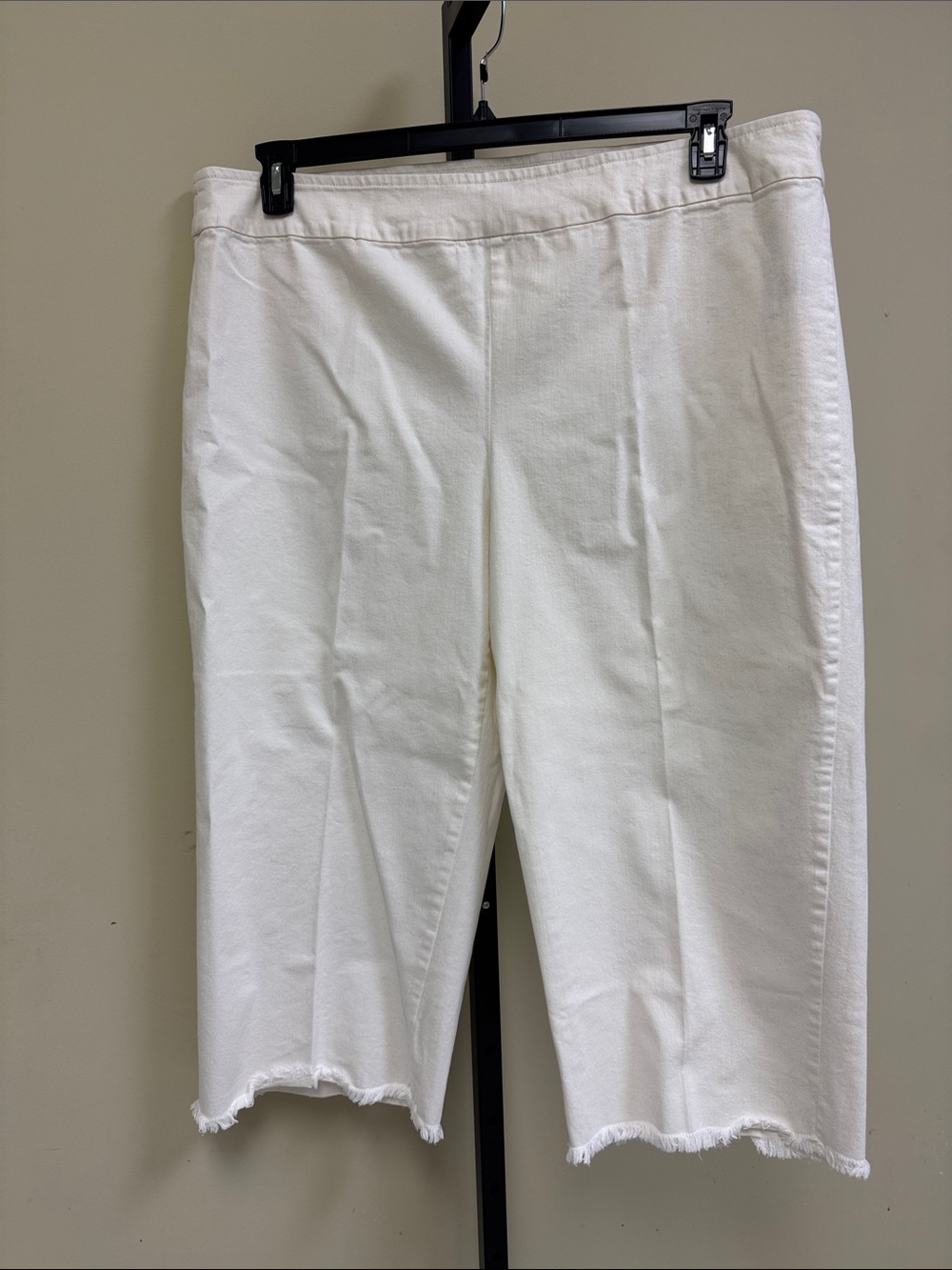 NIC+ZOE Ivory Cropped Pants - Picture 1 of 7